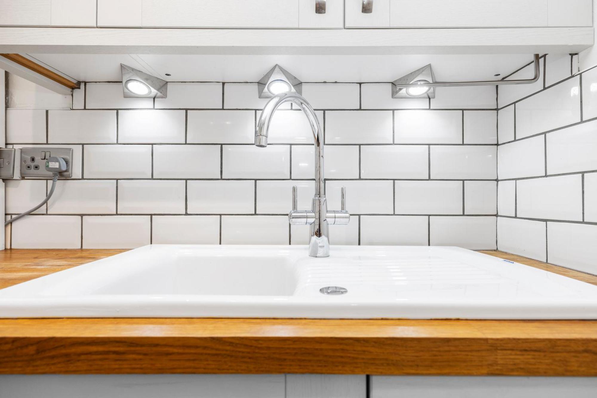 Joivy Modern Flat In City Centre - For Up To 3 Guests Lägenhet Edinburg Exteriör bild