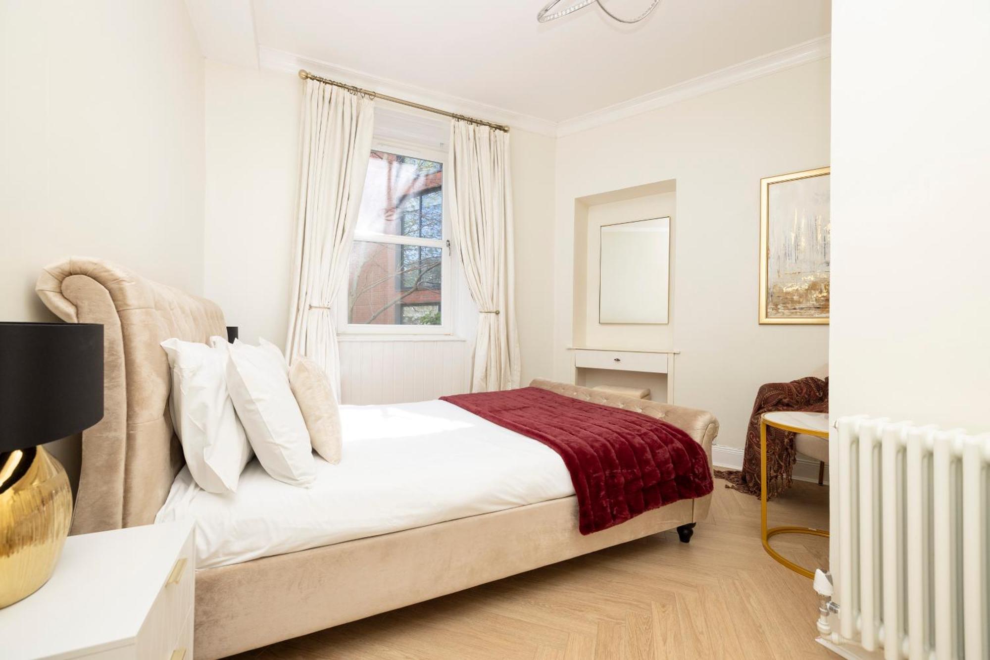 Joivy Modern Flat In City Centre - For Up To 3 Guests Lägenhet Edinburg Exteriör bild