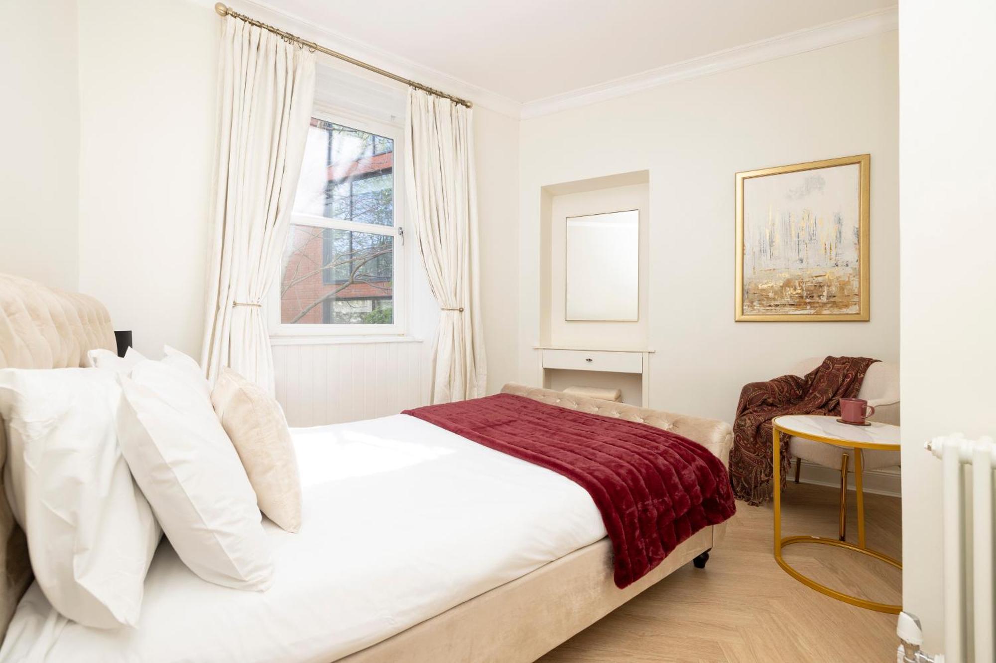 Joivy Modern Flat In City Centre - For Up To 3 Guests Lägenhet Edinburg Exteriör bild