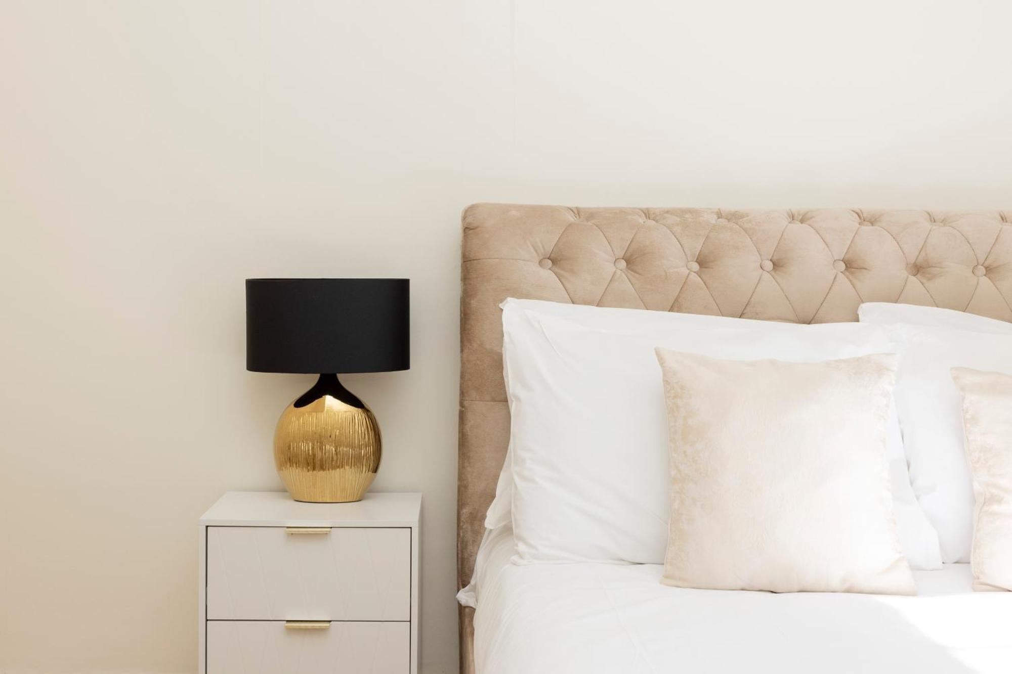 Joivy Modern Flat In City Centre - For Up To 3 Guests Lägenhet Edinburg Exteriör bild