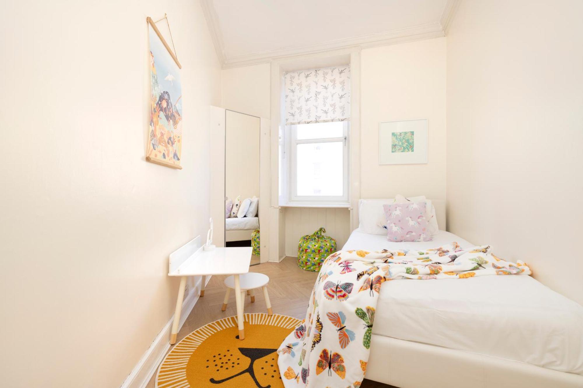 Joivy Modern Flat In City Centre - For Up To 3 Guests Lägenhet Edinburg Exteriör bild