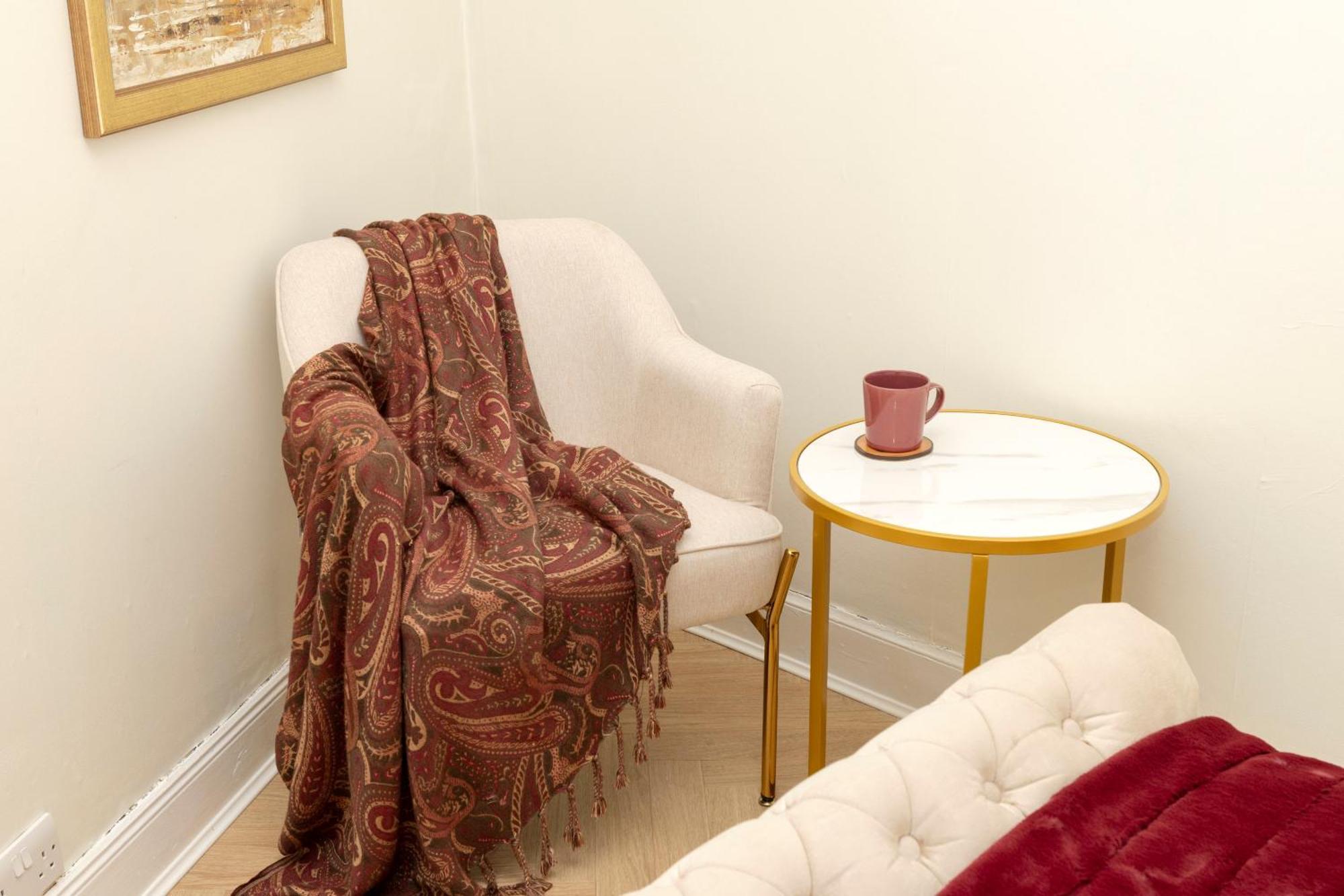 Joivy Modern Flat In City Centre - For Up To 3 Guests Lägenhet Edinburg Exteriör bild