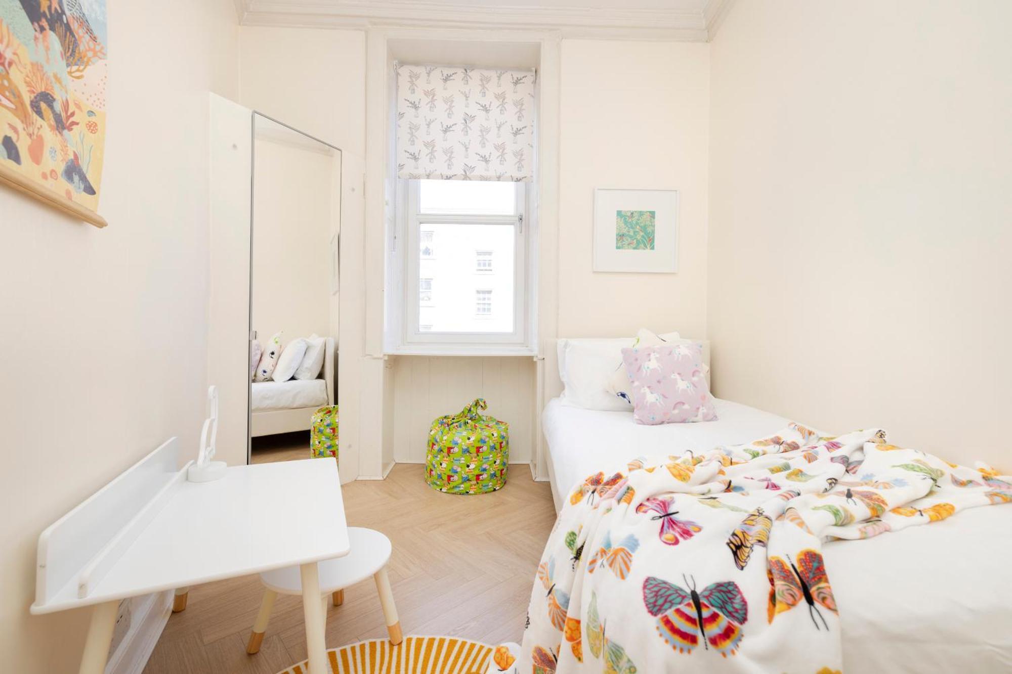 Joivy Modern Flat In City Centre - For Up To 3 Guests Lägenhet Edinburg Exteriör bild