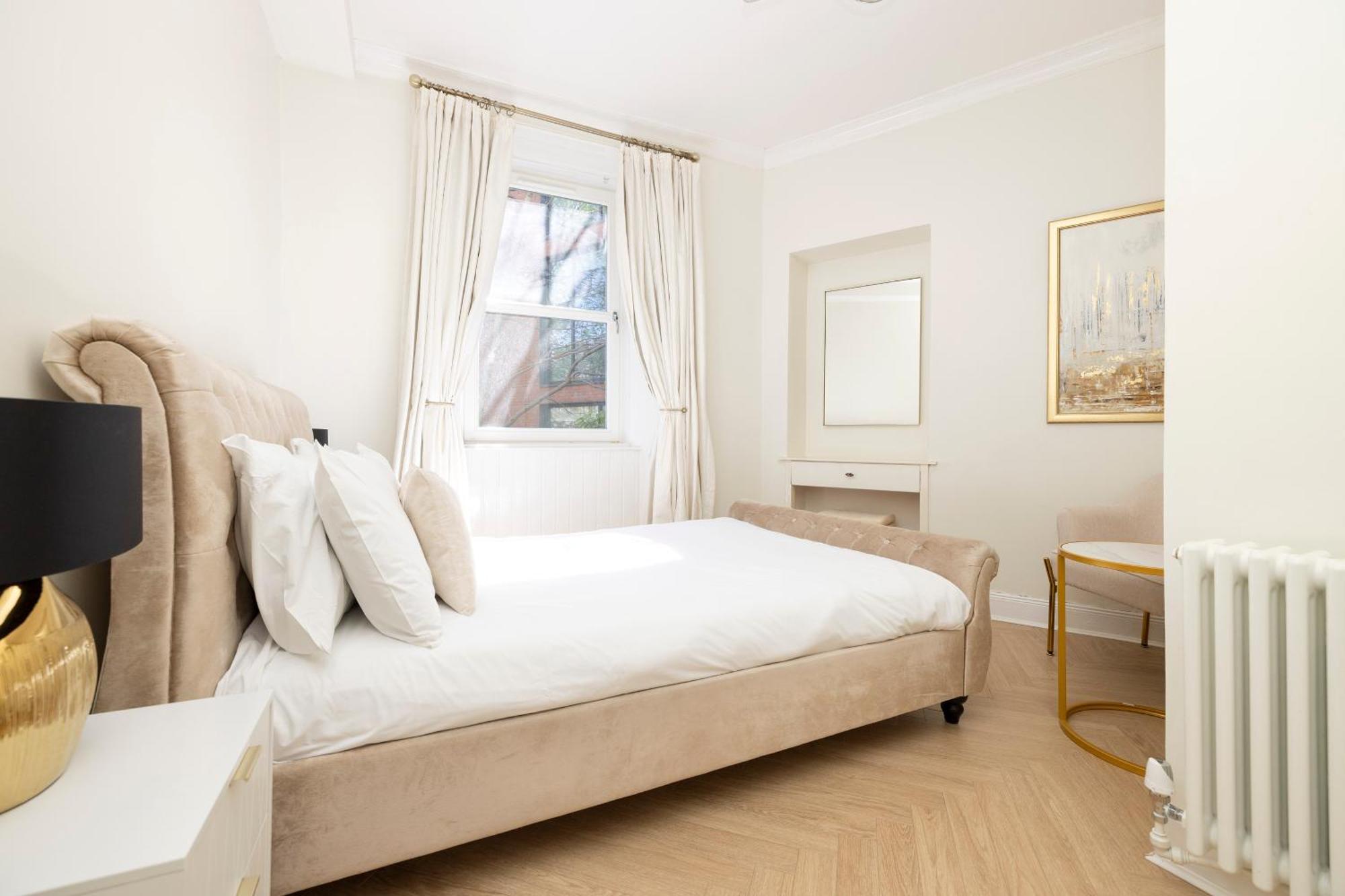 Joivy Modern Flat In City Centre - For Up To 3 Guests Lägenhet Edinburg Exteriör bild