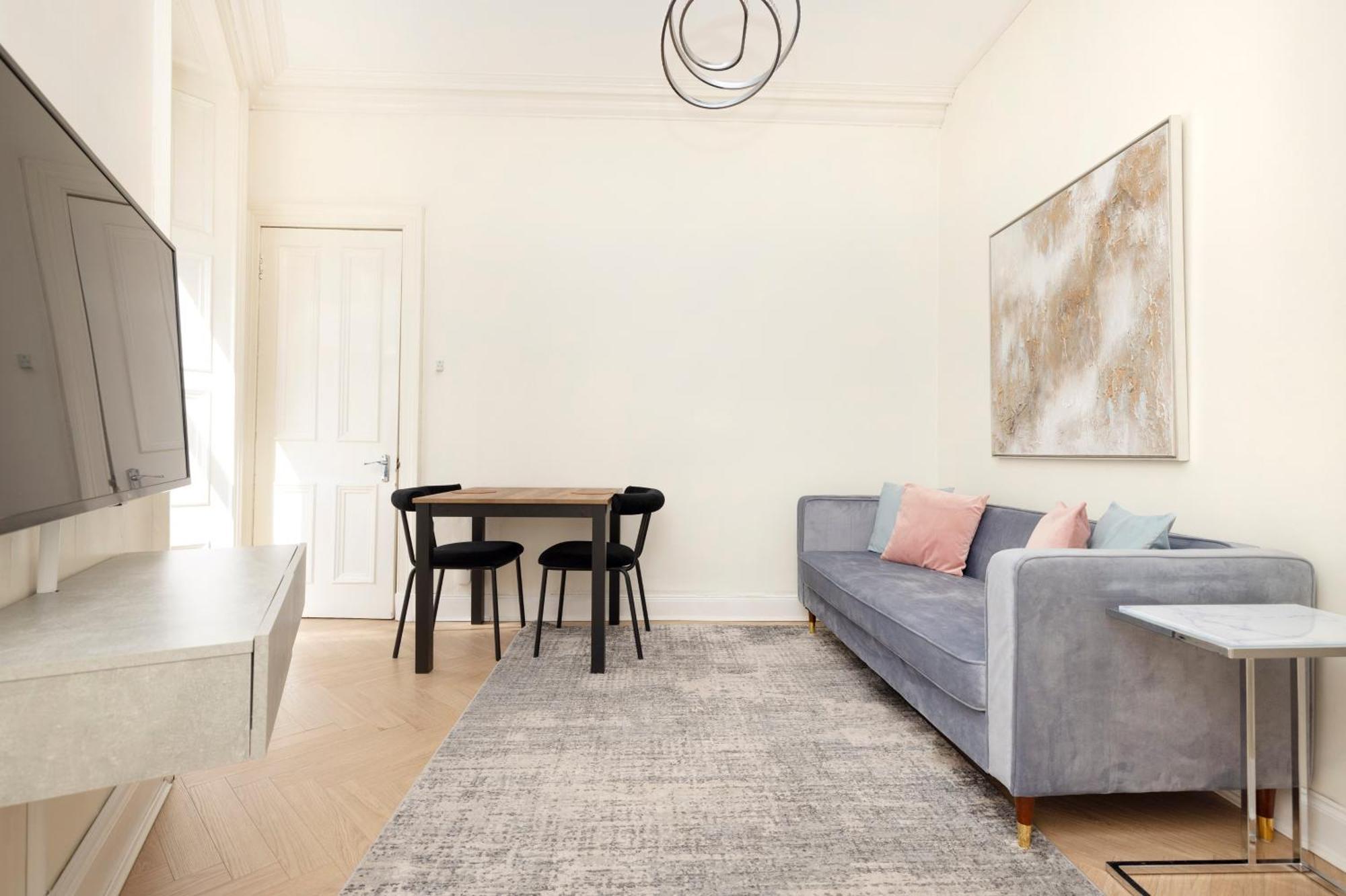 Joivy Modern Flat In City Centre - For Up To 3 Guests Lägenhet Edinburg Exteriör bild