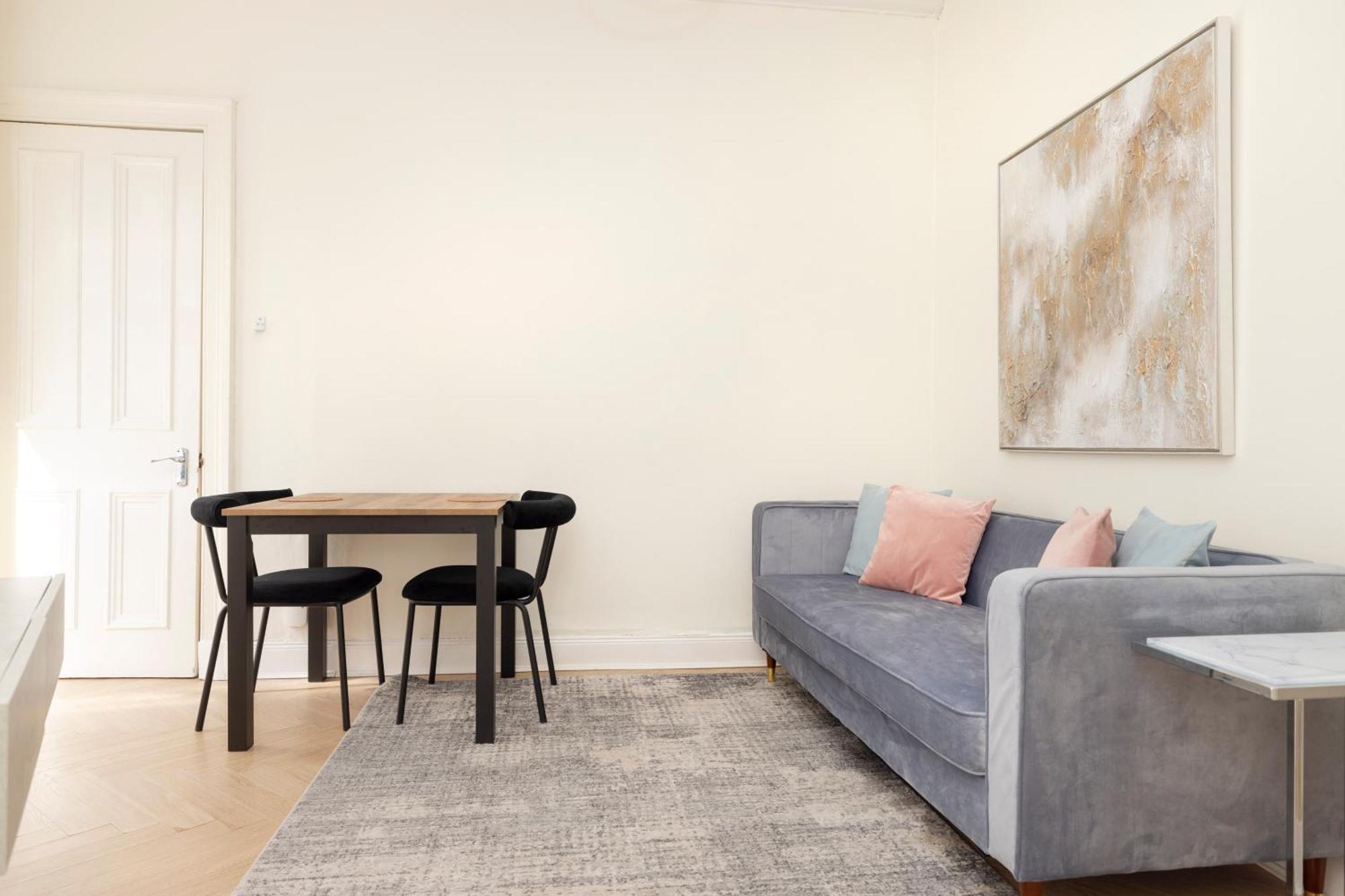 Joivy Modern Flat In City Centre - For Up To 3 Guests Lägenhet Edinburg Exteriör bild
