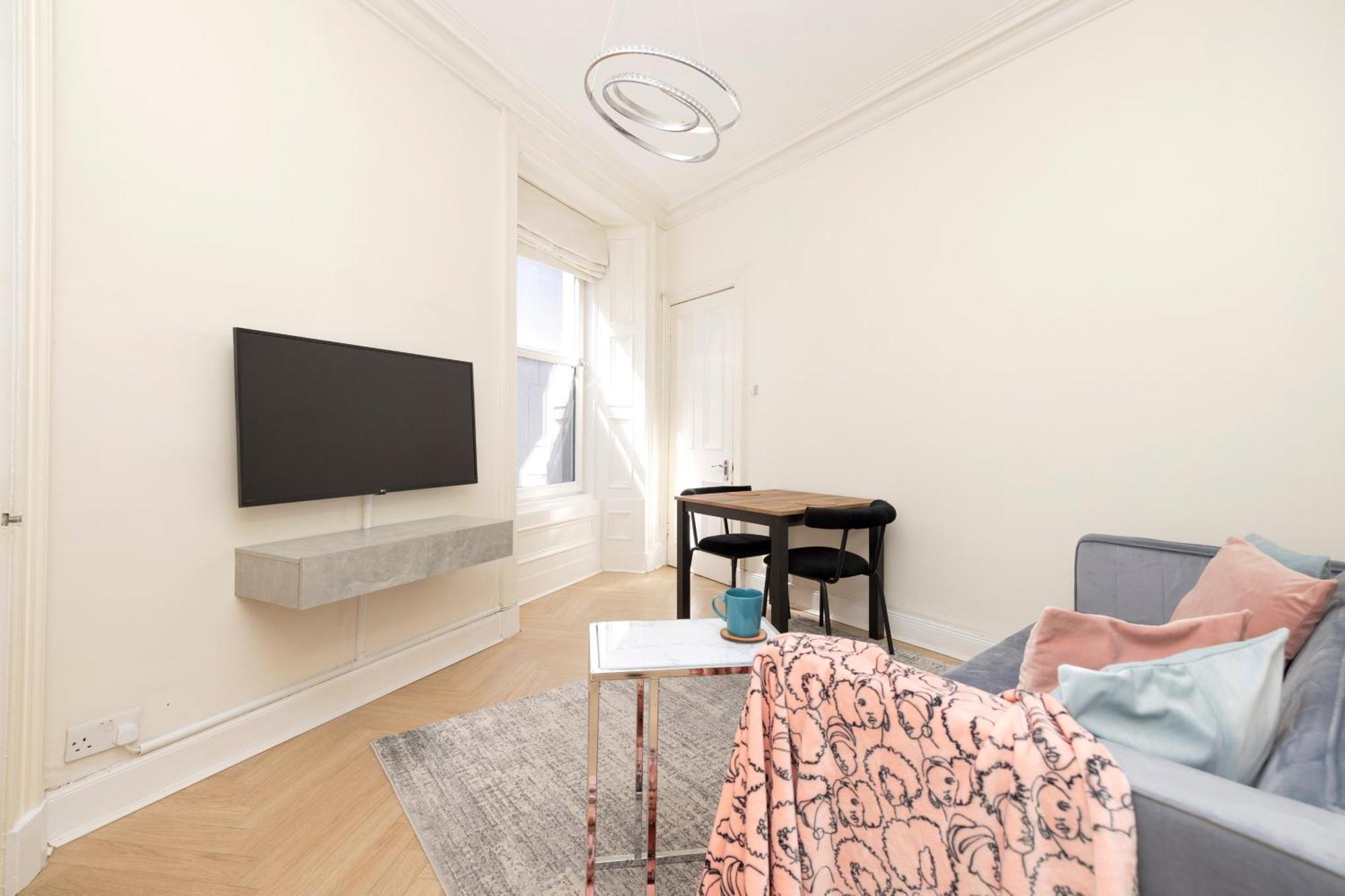 Joivy Modern Flat In City Centre - For Up To 3 Guests Lägenhet Edinburg Exteriör bild
